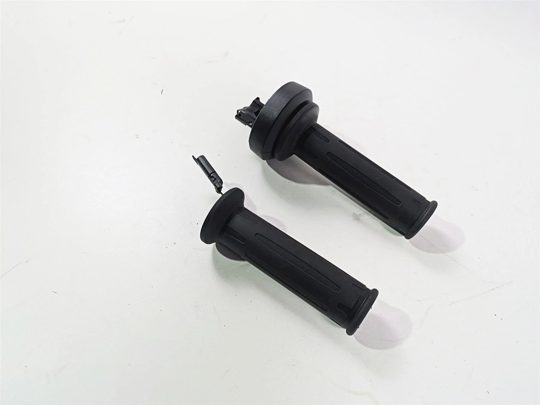 2016 BMW R1200RT K52 Heated Hand Grip Set Cruise Control 61318552117 61318552124 - Image 12