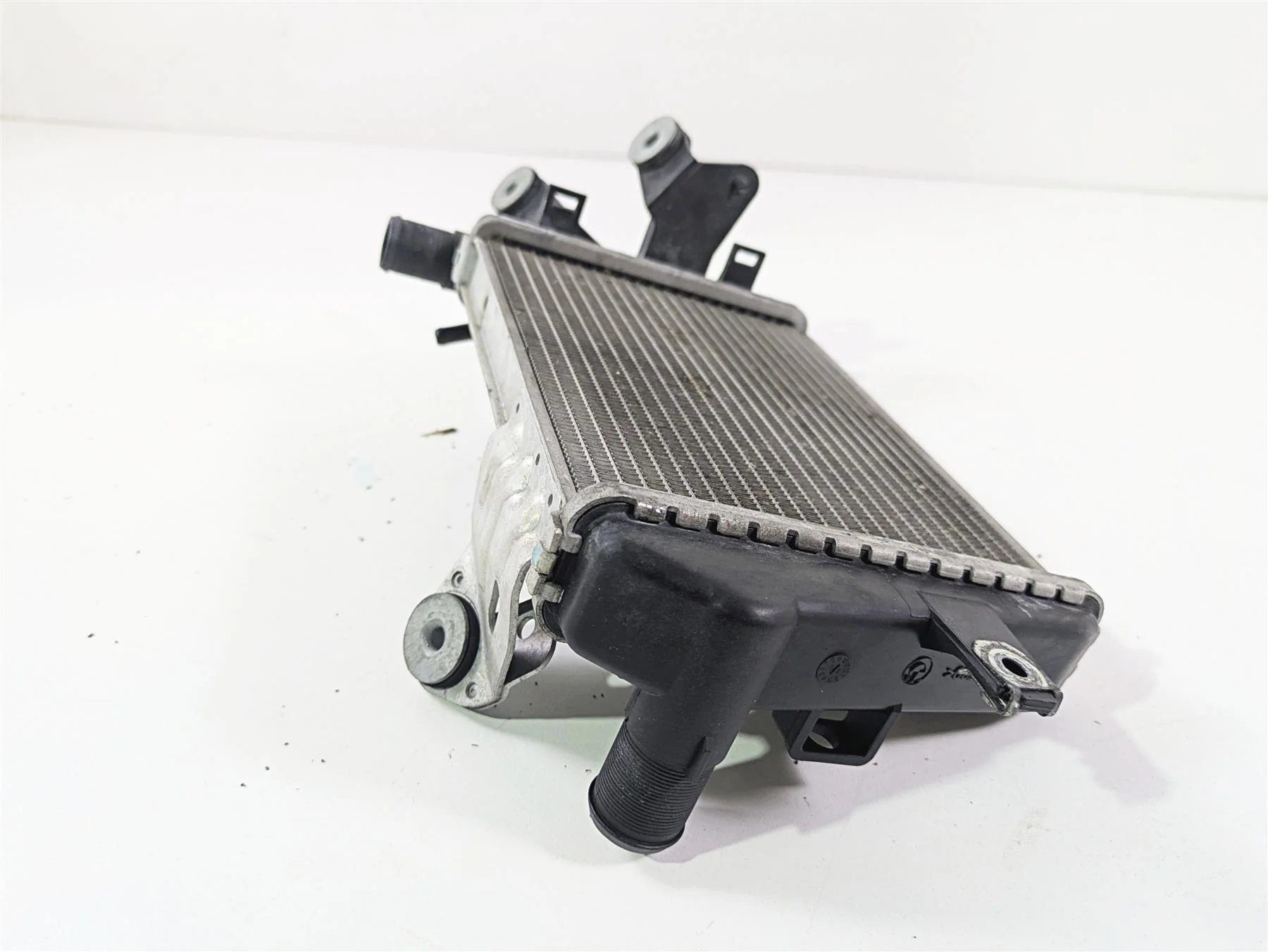 2016 BMW R1200RT K52 Left Radiator Cooler 17118546408 - Image 11