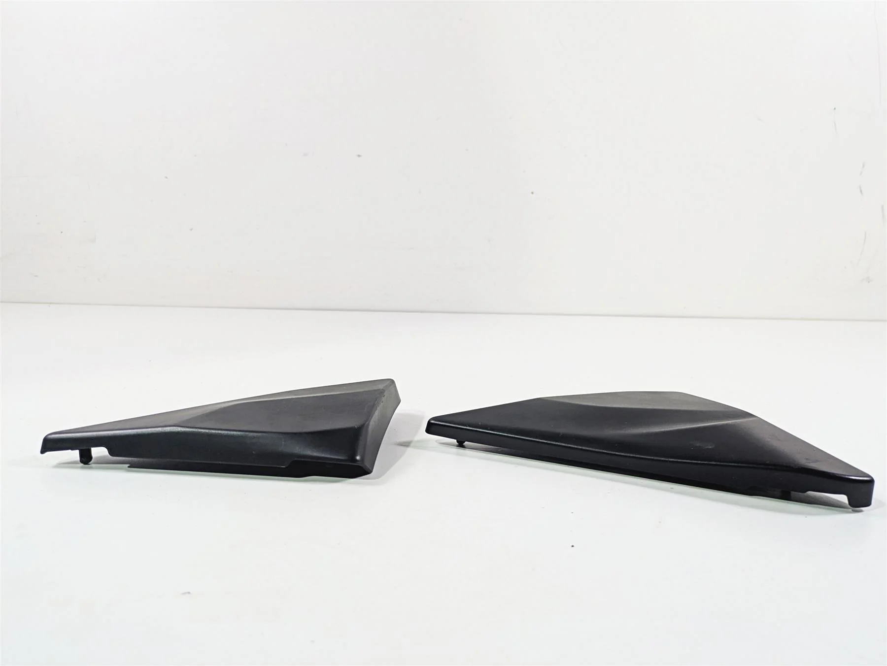 2016 BMW R1200RT K52 Left Right Infill Cover Fairing Set 46638534861 - Image 2
