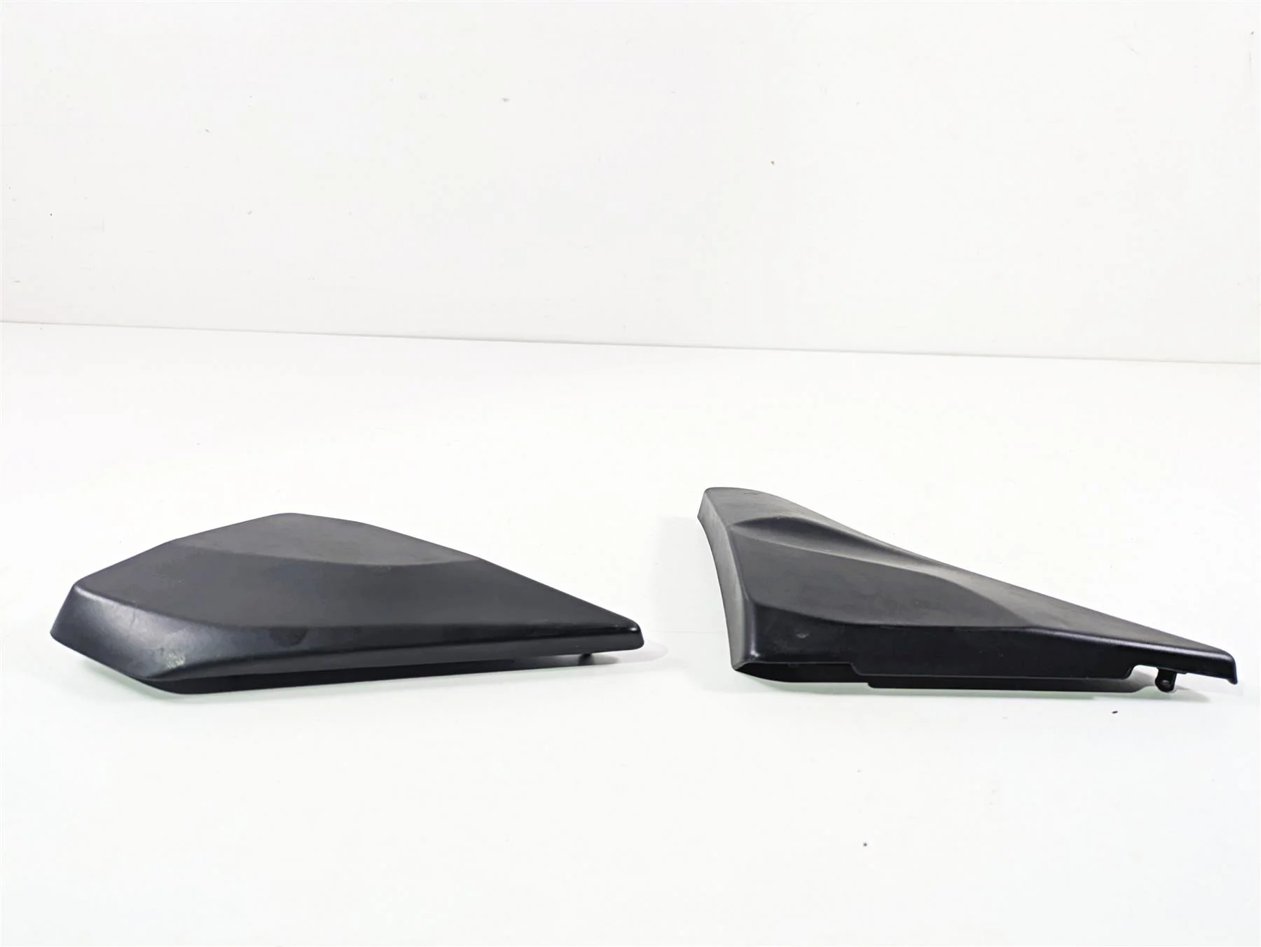 2016 BMW R1200RT K52 Left Right Infill Cover Fairing Set 46638534861 - Image 4