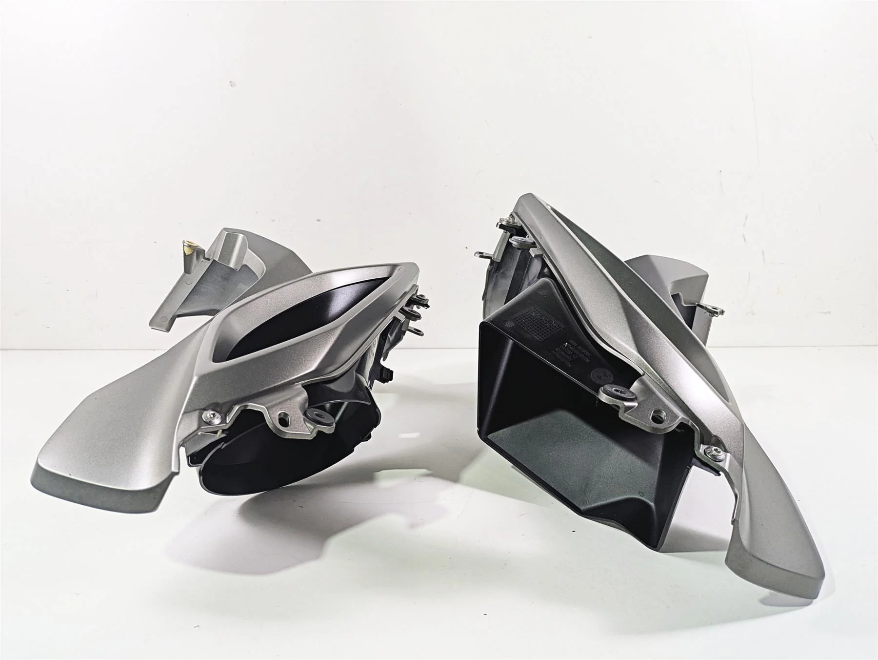 2016 BMW R1200RT K52 Left Right Intake Fairing Cover Set 46638533582 46638529381 - Image 2