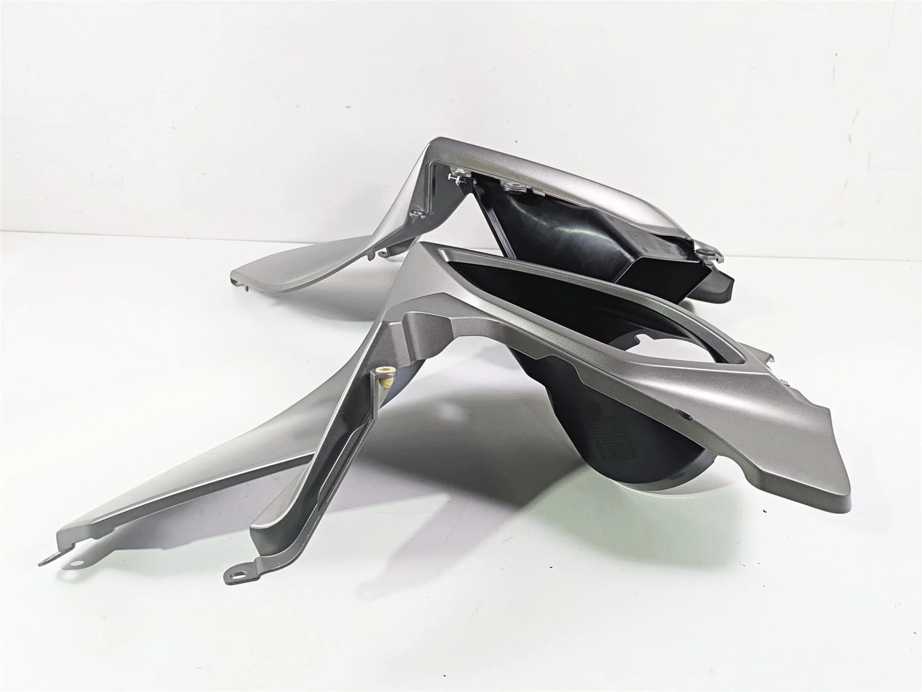 2016 BMW R1200RT K52 Left Right Intake Fairing Cover Set 46638533582 46638529381 - Image 5