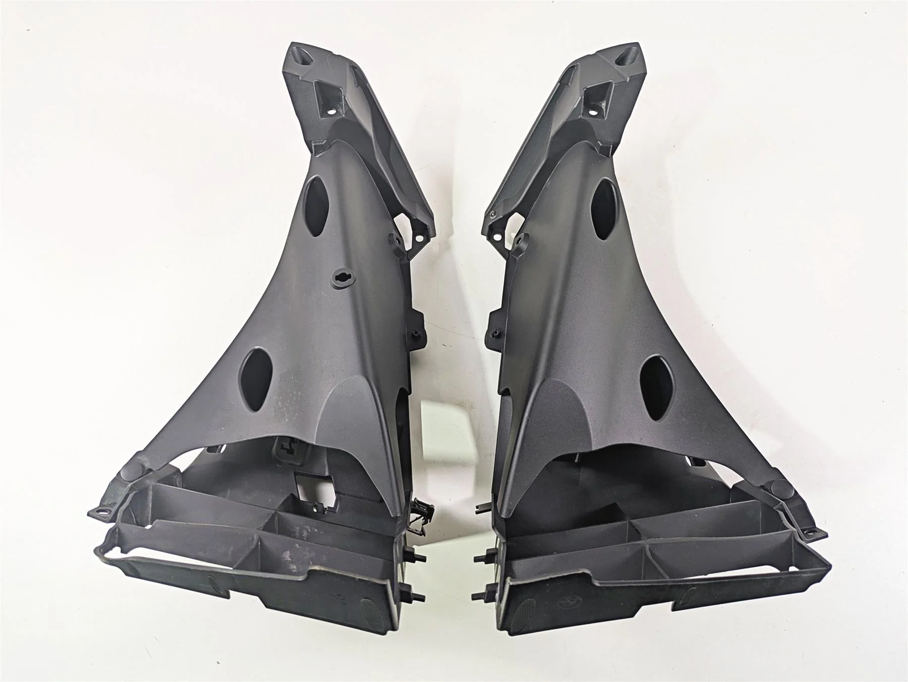 2016 BMW R1200RT K52 Radiator Fairing Cover Scoop Set 46637728668 - Image 5