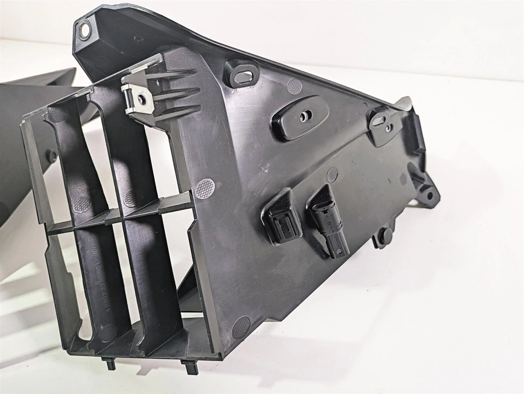 2016 BMW R1200RT K52 Radiator Fairing Cover Scoop Set 46637728668 - Image 8