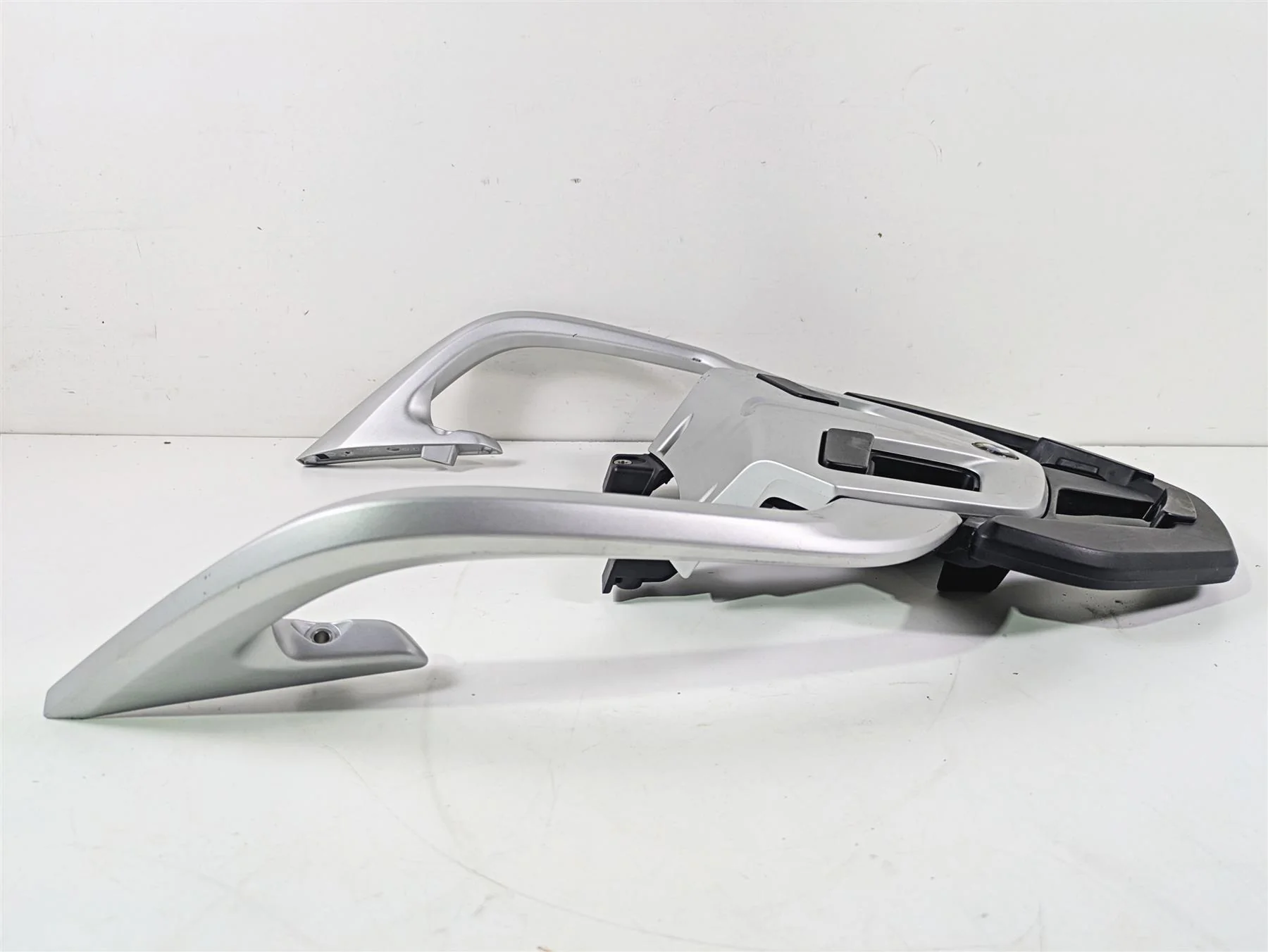 2016 BMW R1200RT K52 Rear Luggage Rack Grab Rail Bar 46548520650 - Image 4