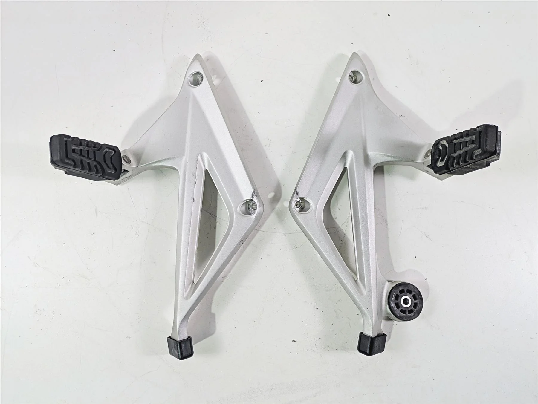 2016 BMW R1200RT K52 Rear Passenger Foot Peg Set 46718534789 46718534790