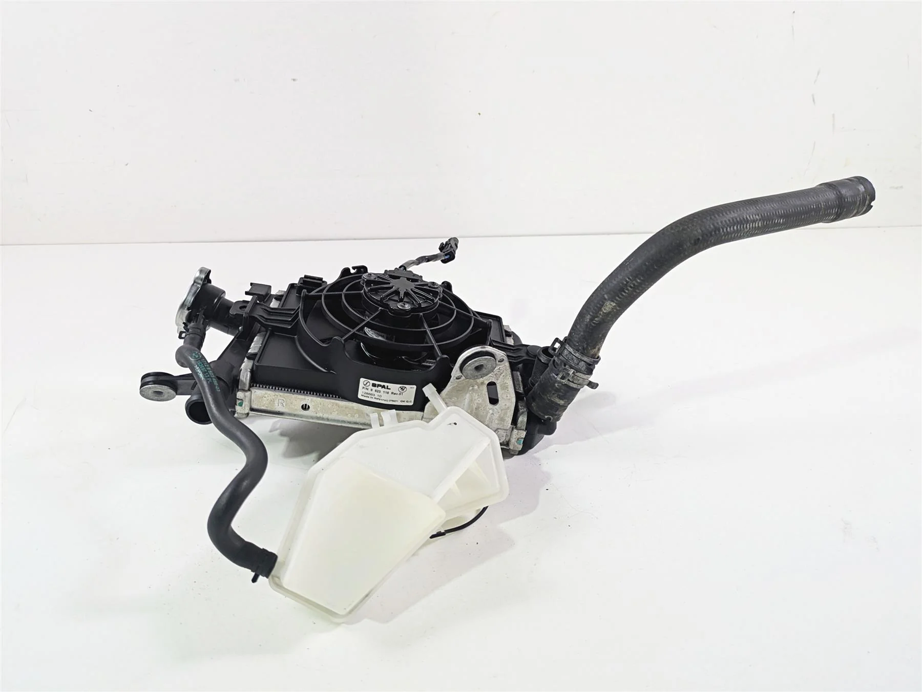 2016 BMW R1200RT K52 Right Radiator Fan Hoses Reservoir Set 17118546416 - Image 4