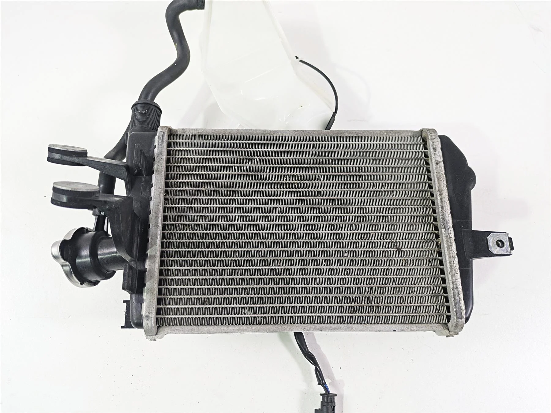 2016 BMW R1200RT K52 Right Radiator Fan Hoses Reservoir Set 17118546416 - Image 8