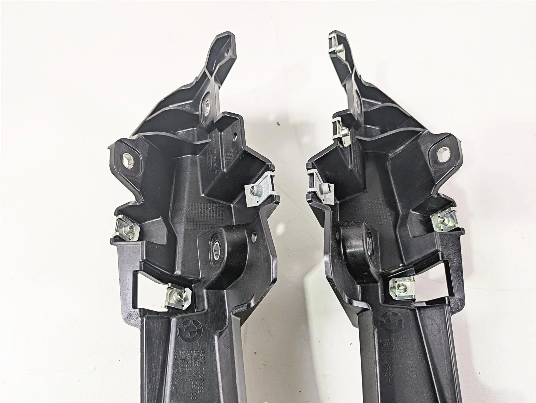 2016 BMW R1200RT K52 Saddlebag Mount Holder Set 46547728665 46547728666 - Image 8