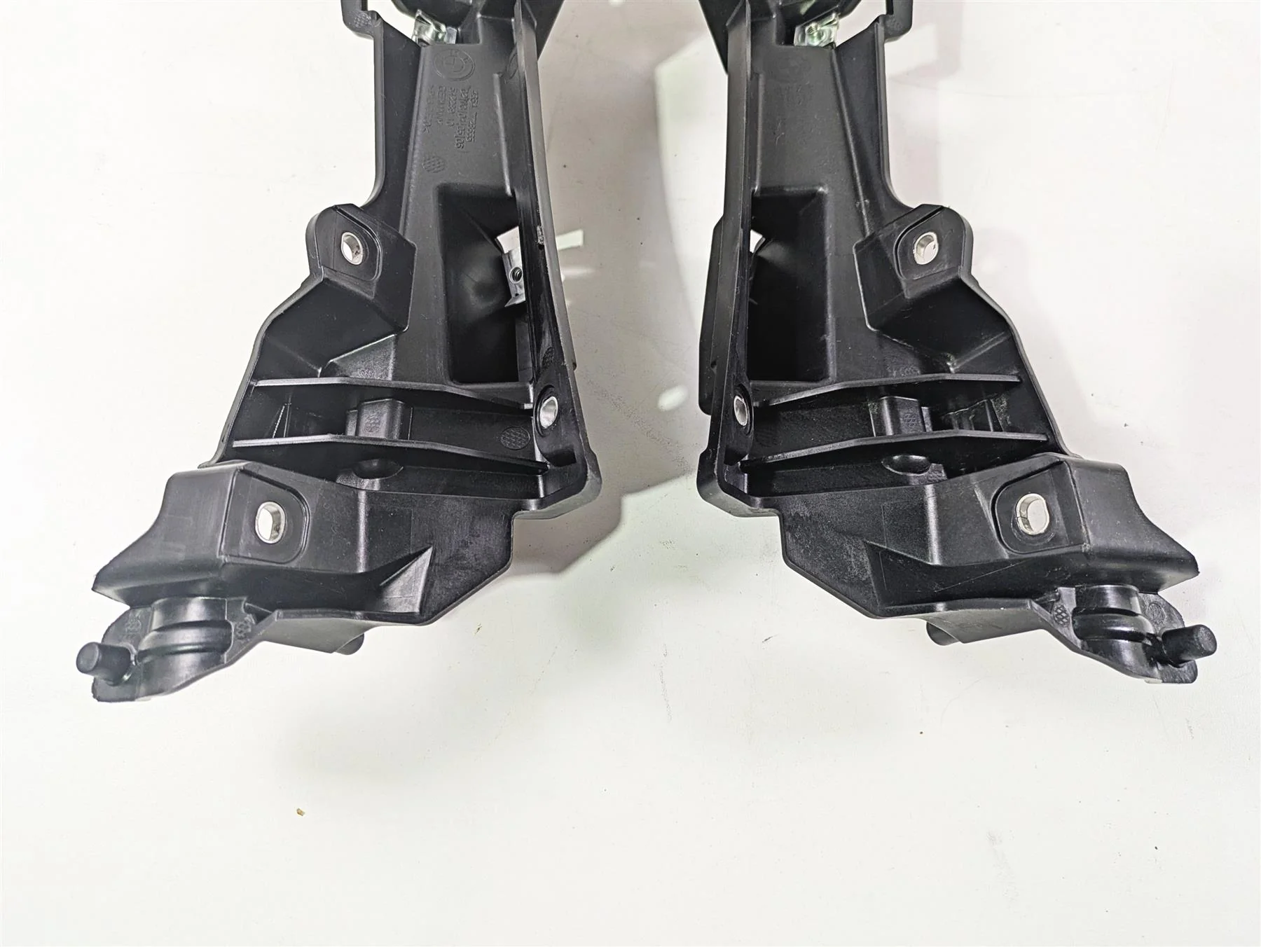 2016 BMW R1200RT K52 Saddlebag Mount Holder Set 46547728665 46547728666 - Image 9