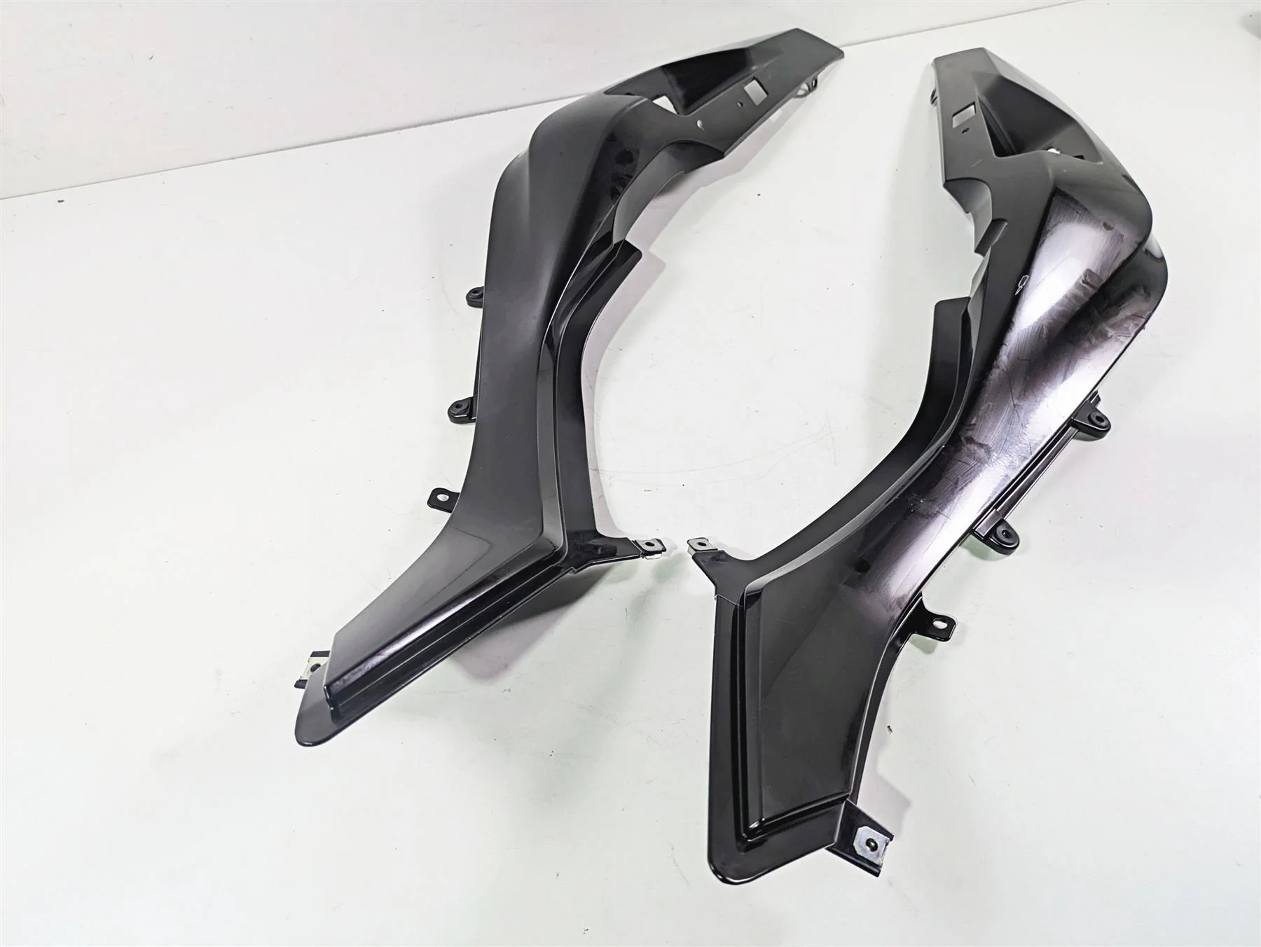 2016 BMW R1200RT K52 Tail Side Cover Fairing Set 46638533567 46638533568