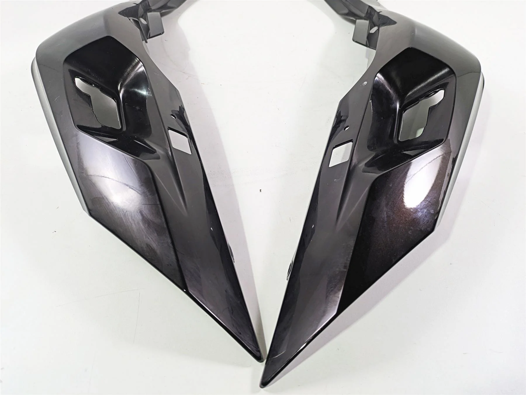 2016 BMW R1200RT K52 Tail Side Cover Fairing Set 46638533567 46638533568 - Image 11