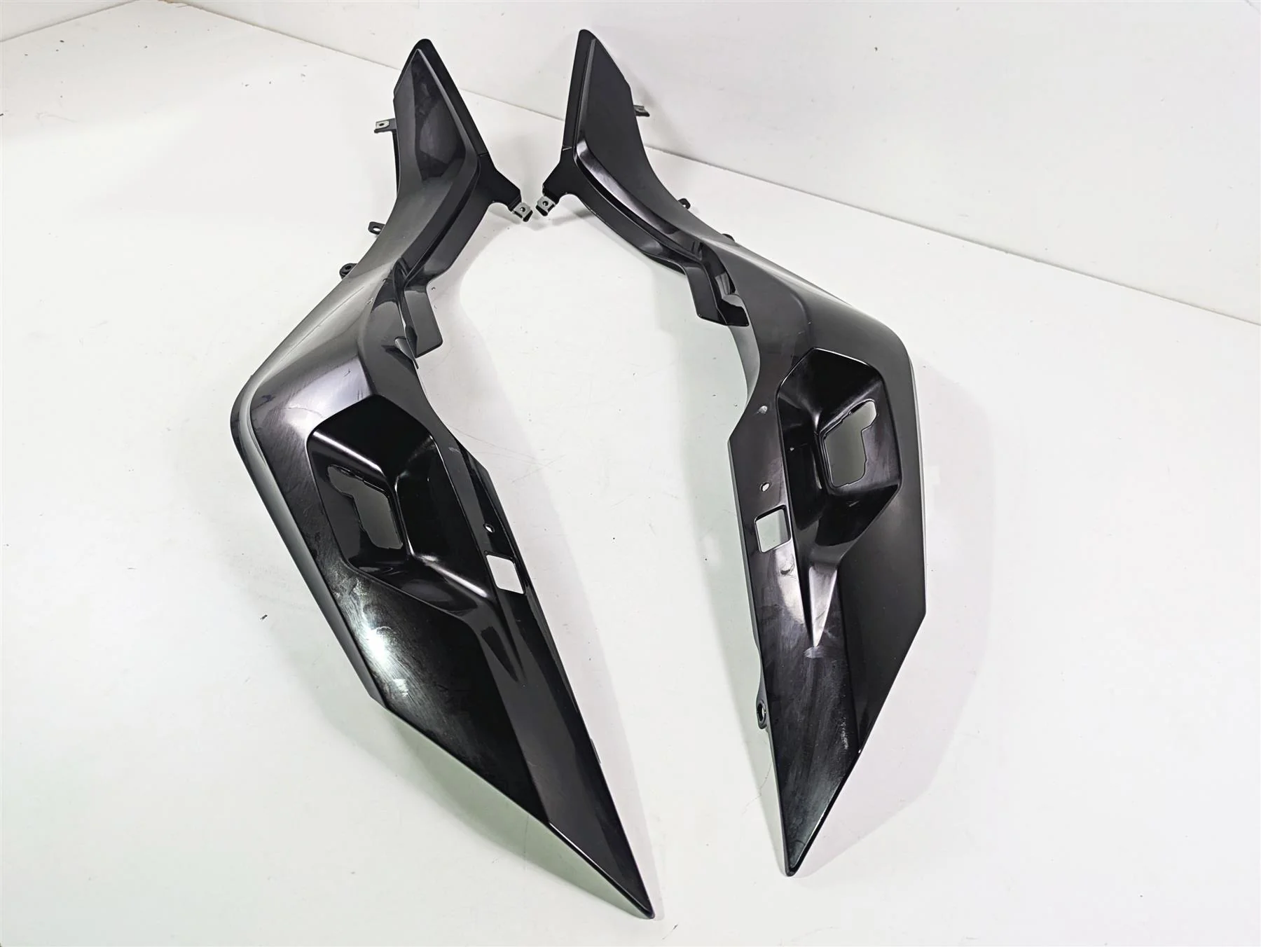 2016 BMW R1200RT K52 Tail Side Cover Fairing Set 46638533567 46638533568 - Image 12