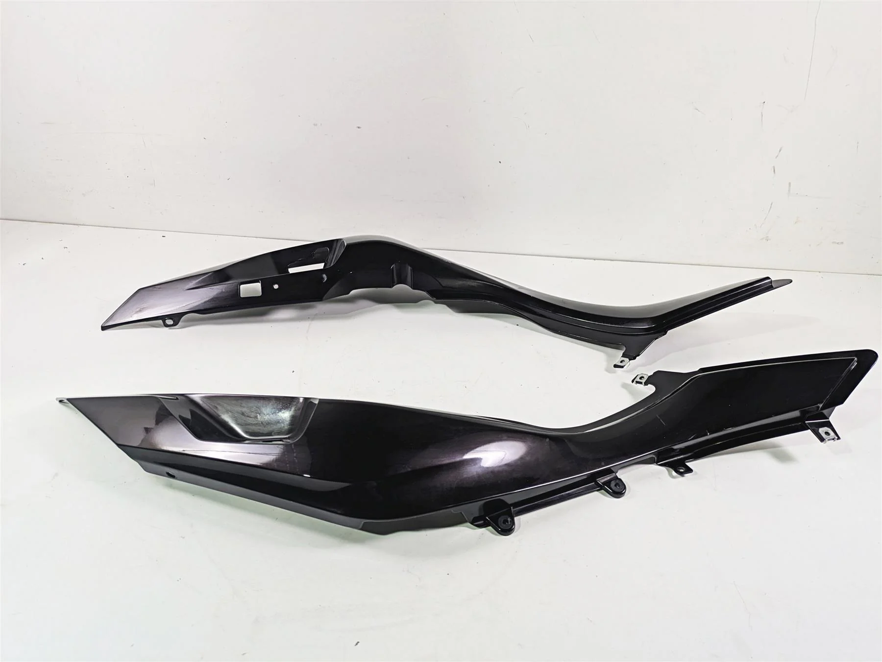 2016 BMW R1200RT K52 Tail Side Cover Fairing Set 46638533567 46638533568 - Image 3