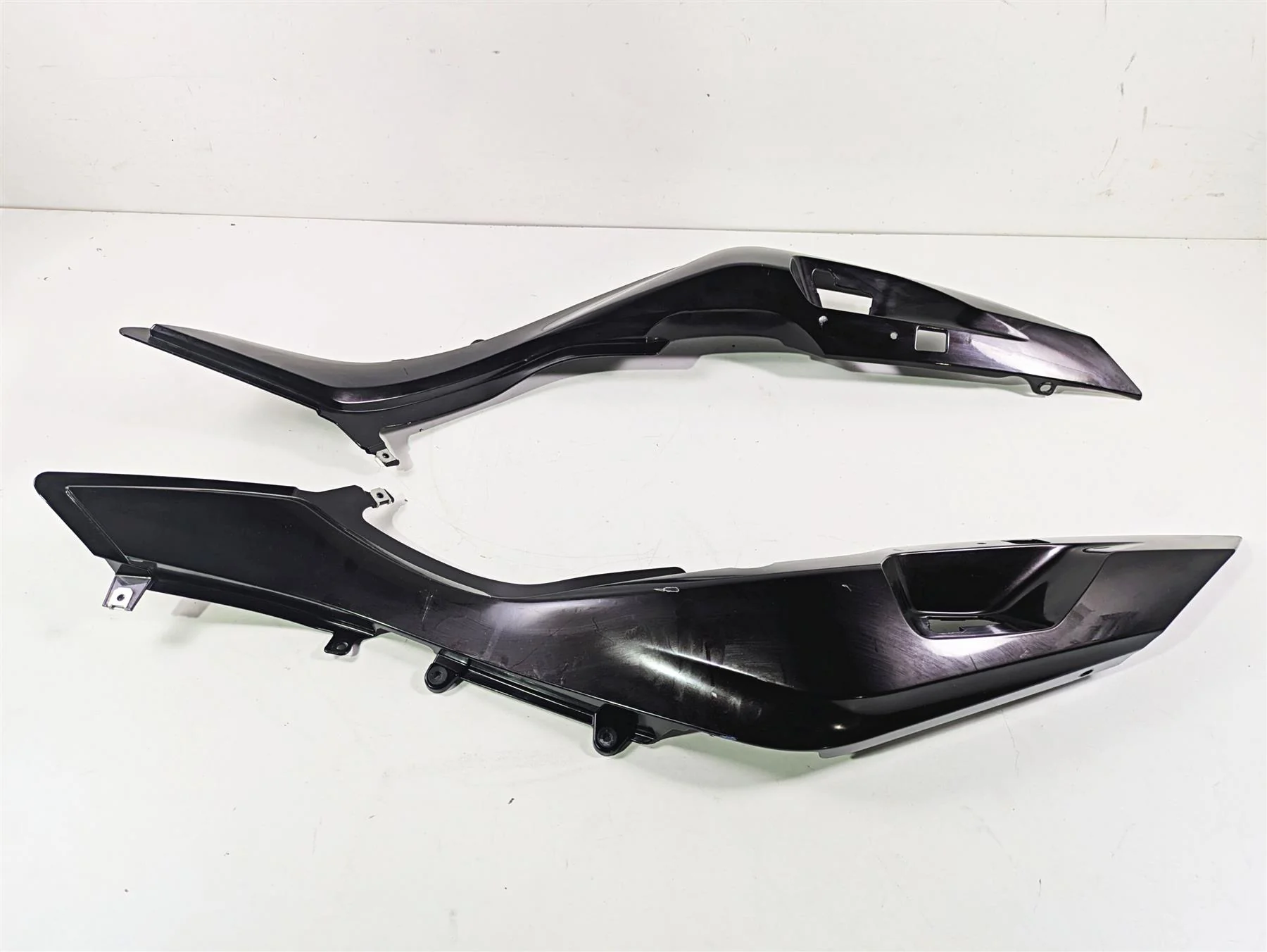 2016 BMW R1200RT K52 Tail Side Cover Fairing Set 46638533567 46638533568 - Image 5