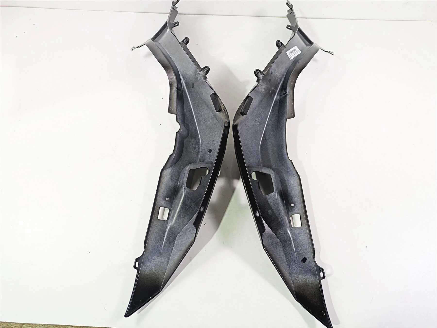 2016 BMW R1200RT K52 Tail Side Cover Fairing Set 46638533567 46638533568 - Image 6