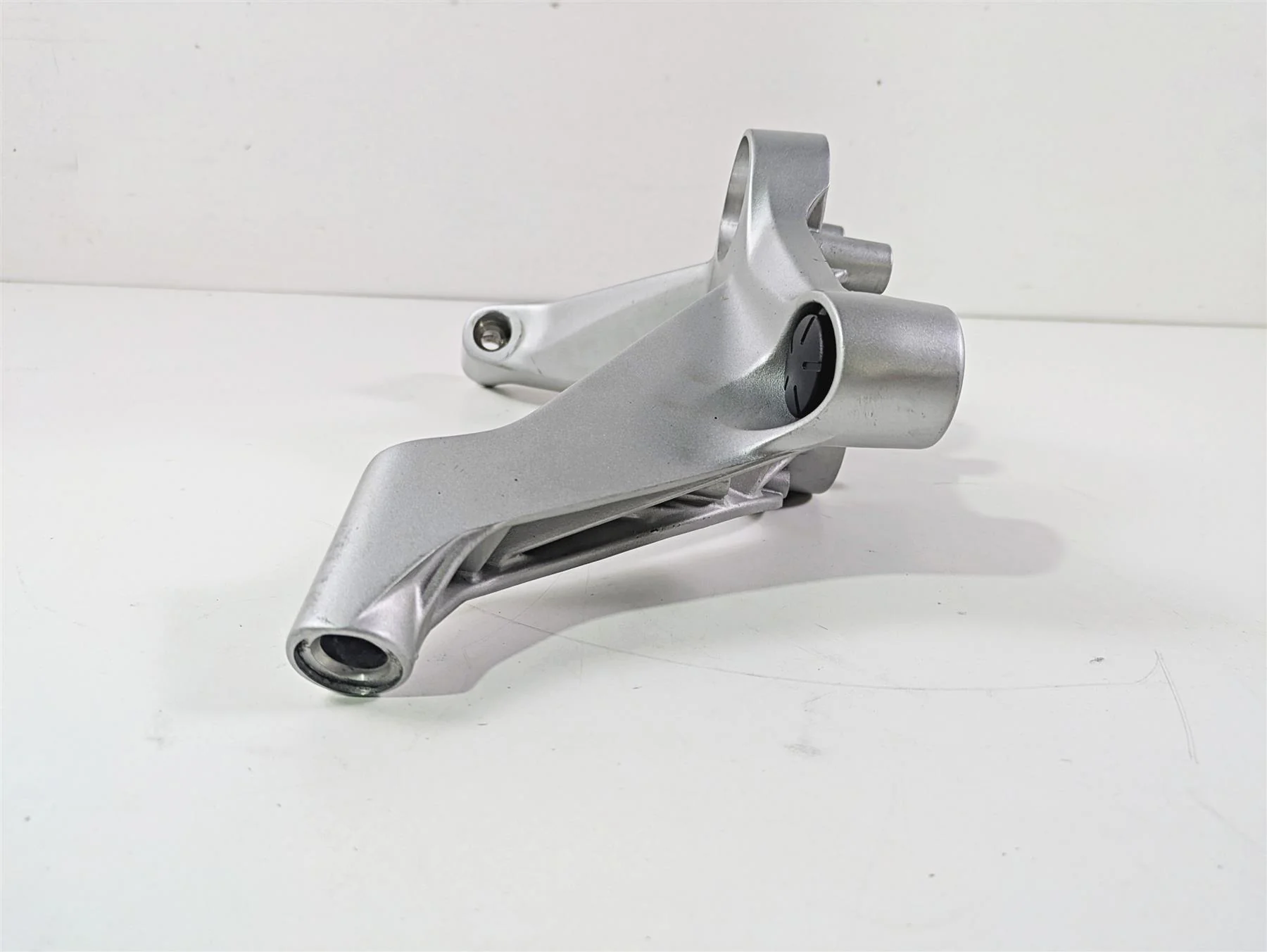 2016 BMW R1200RT K52 Upper Triple Tree Handlebar Bridge 32718520053 - Image 2