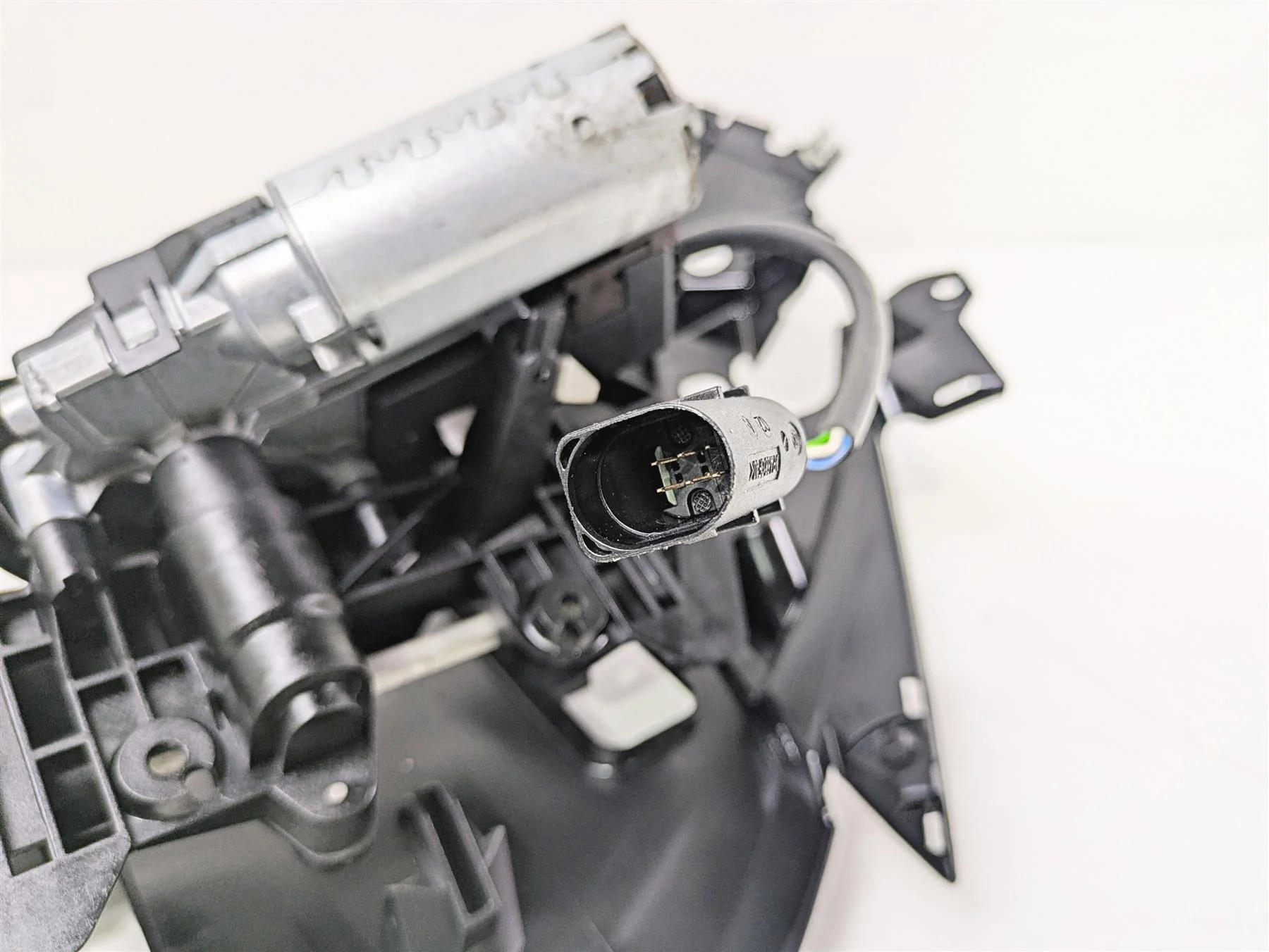 2016 BMW R1200RT K52 Windshield Adjuster & Motor 46637728676 - Image 9