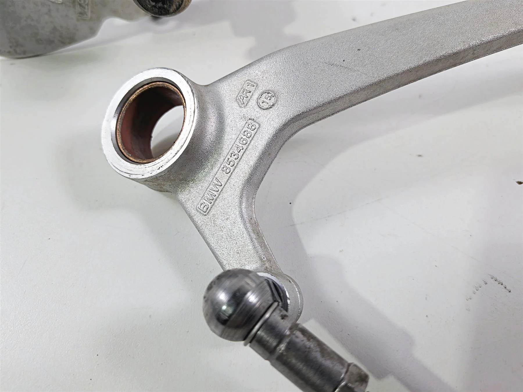 2016 BMW R1200RT RT RTW K52 Front Left Footpeg & Shifter 46718535641 46718560383 - Image 9