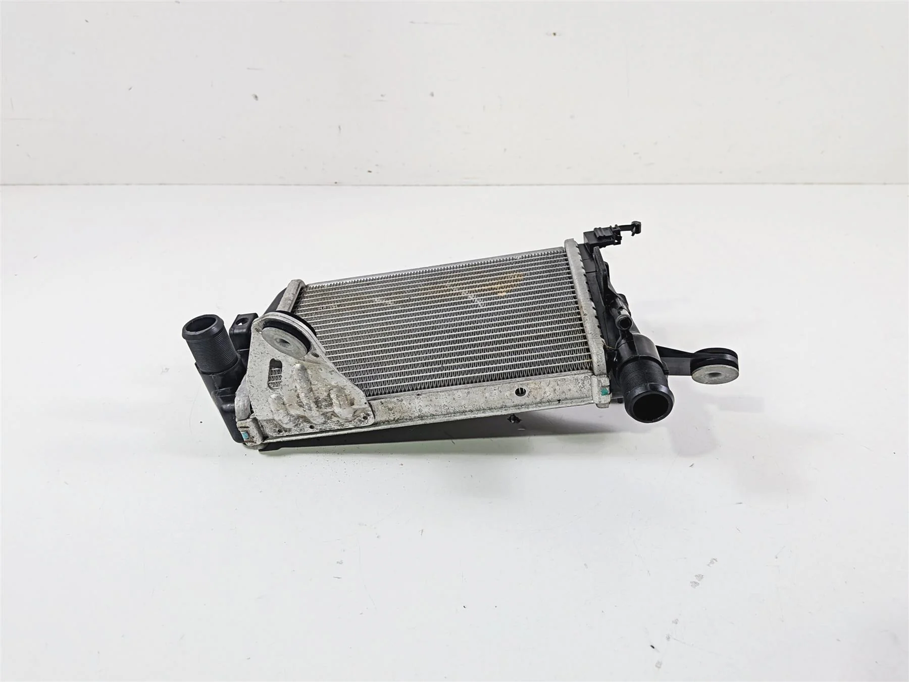 2016 BMW R1200RT RT RTW K52 Left Coolant Radiator - No leaks 17118546408 - Image 4