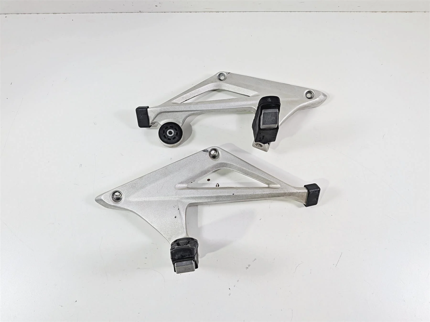 2016 BMW R1200RT RT RTW K52 Passenger Foot Peg Rest Set 46718534789 46718534790