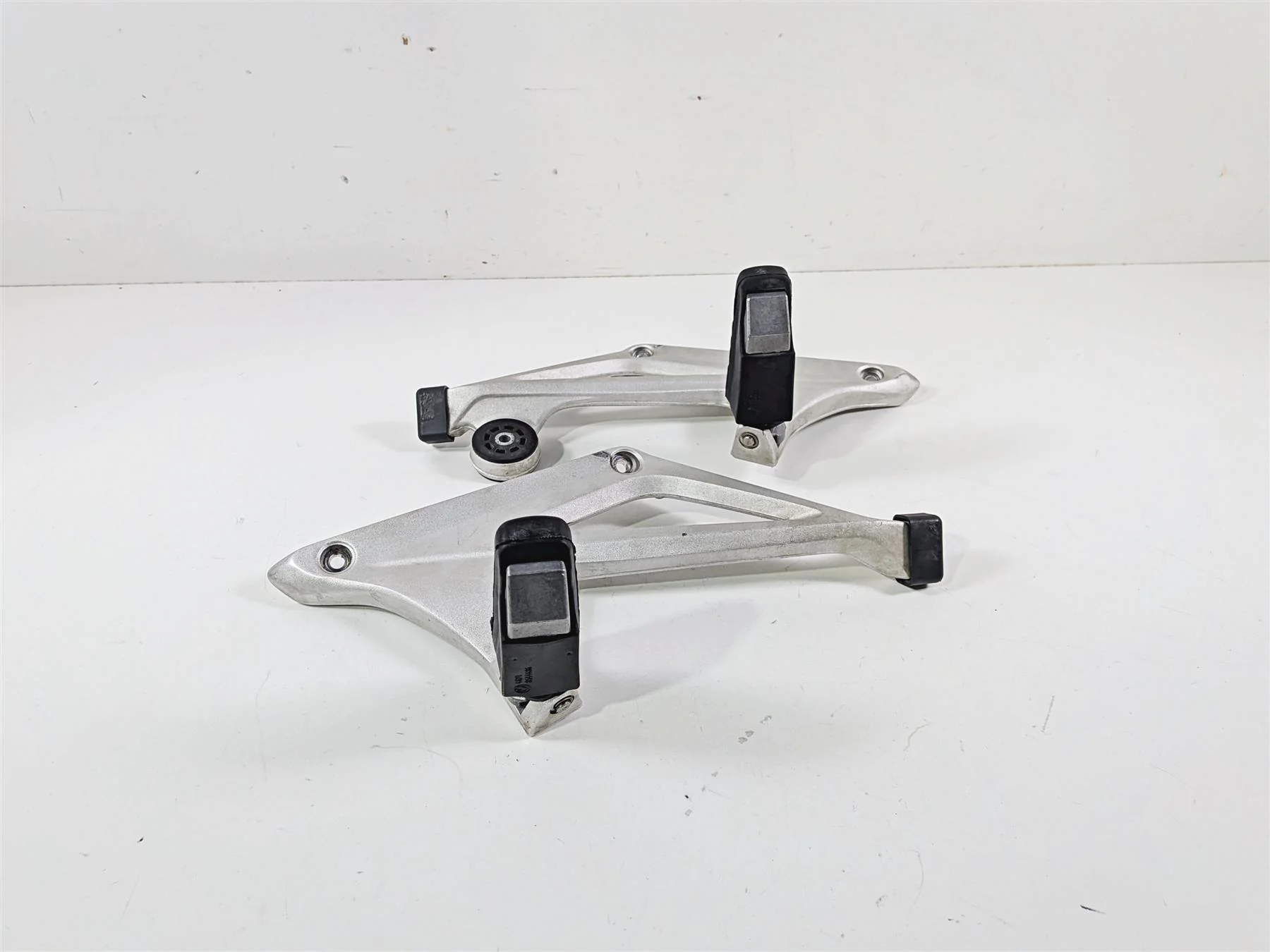 2016 BMW R1200RT RT RTW K52 Passenger Foot Peg Rest Set 46718534789 46718534790 - Image 2