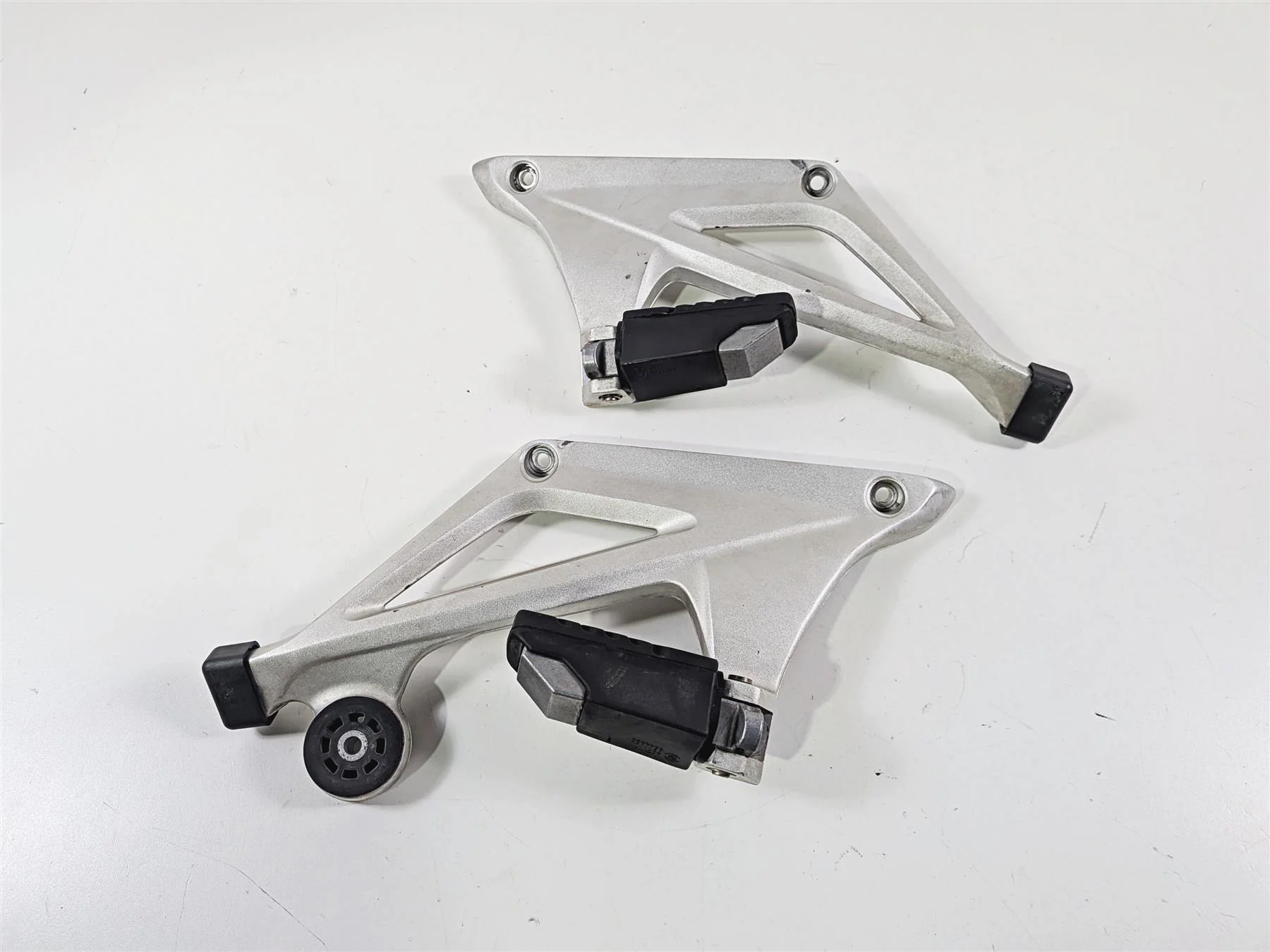 2016 BMW R1200RT RT RTW K52 Passenger Foot Peg Rest Set 46718534789 46718534790 - Image 9
