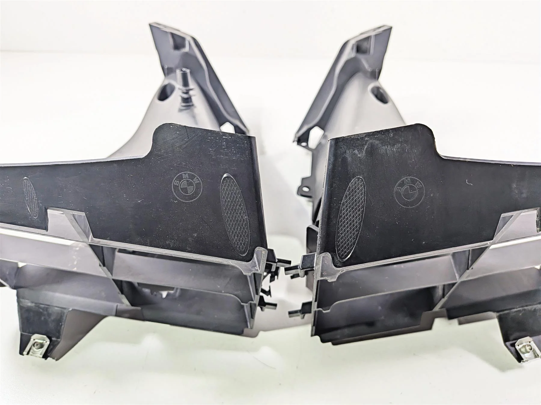 2016 BMW R1200RT RT RTW K52 Radiator Inlet Cover Fairing Shroud 46637728668 - Image 10