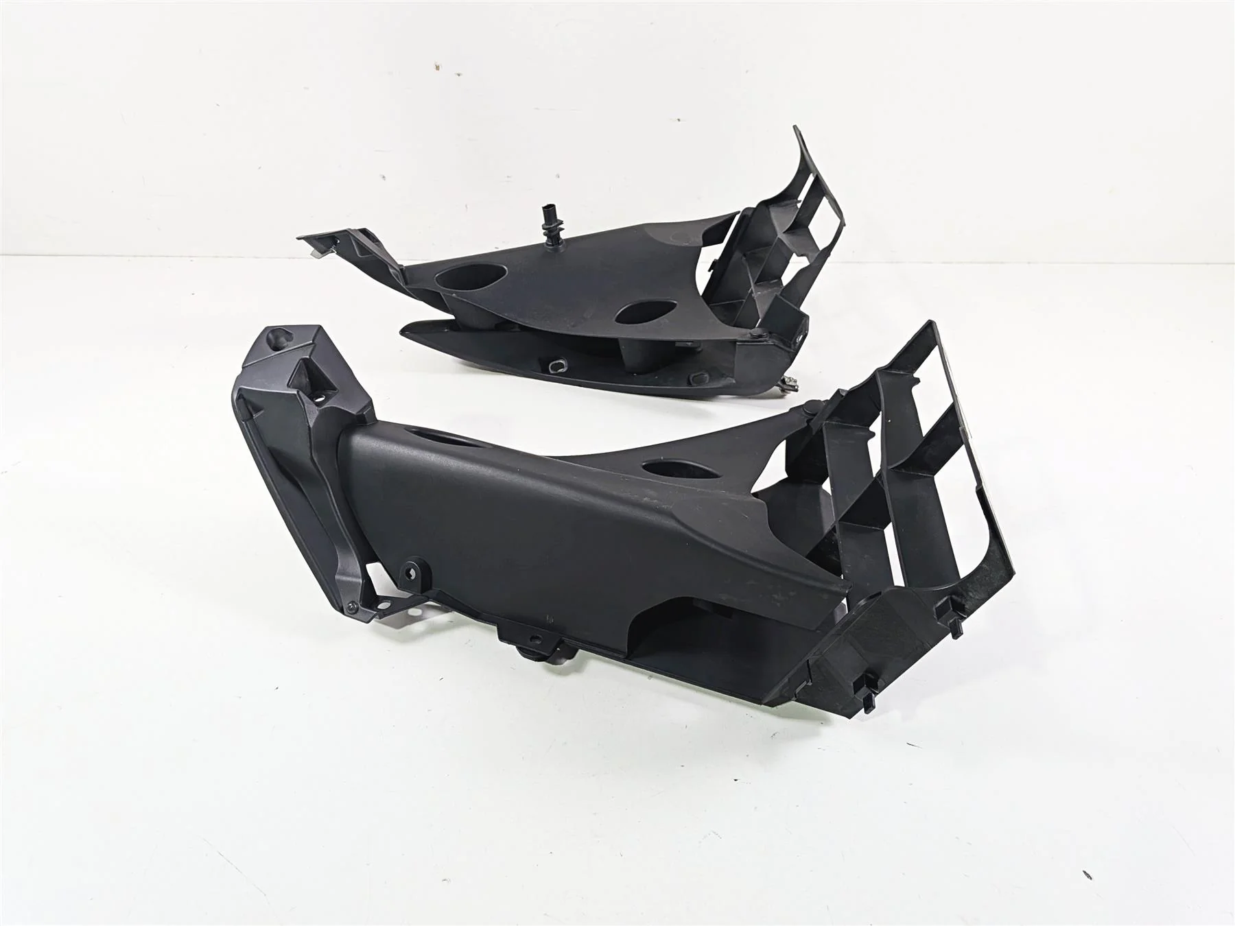 2016 BMW R1200RT RT RTW K52 Radiator Inlet Cover Fairing Shroud 46637728668 - Image 4