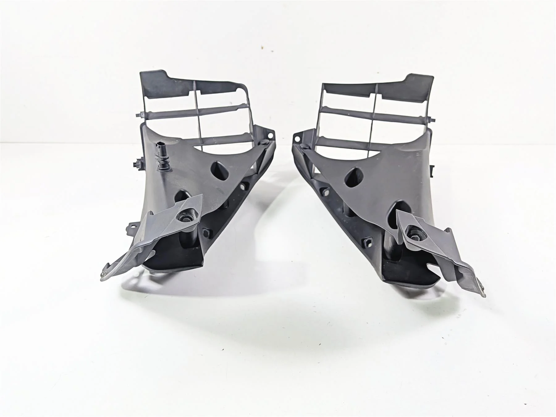 2016 BMW R1200RT RT RTW K52 Radiator Inlet Cover Fairing Shroud 46637728668 - Image 5