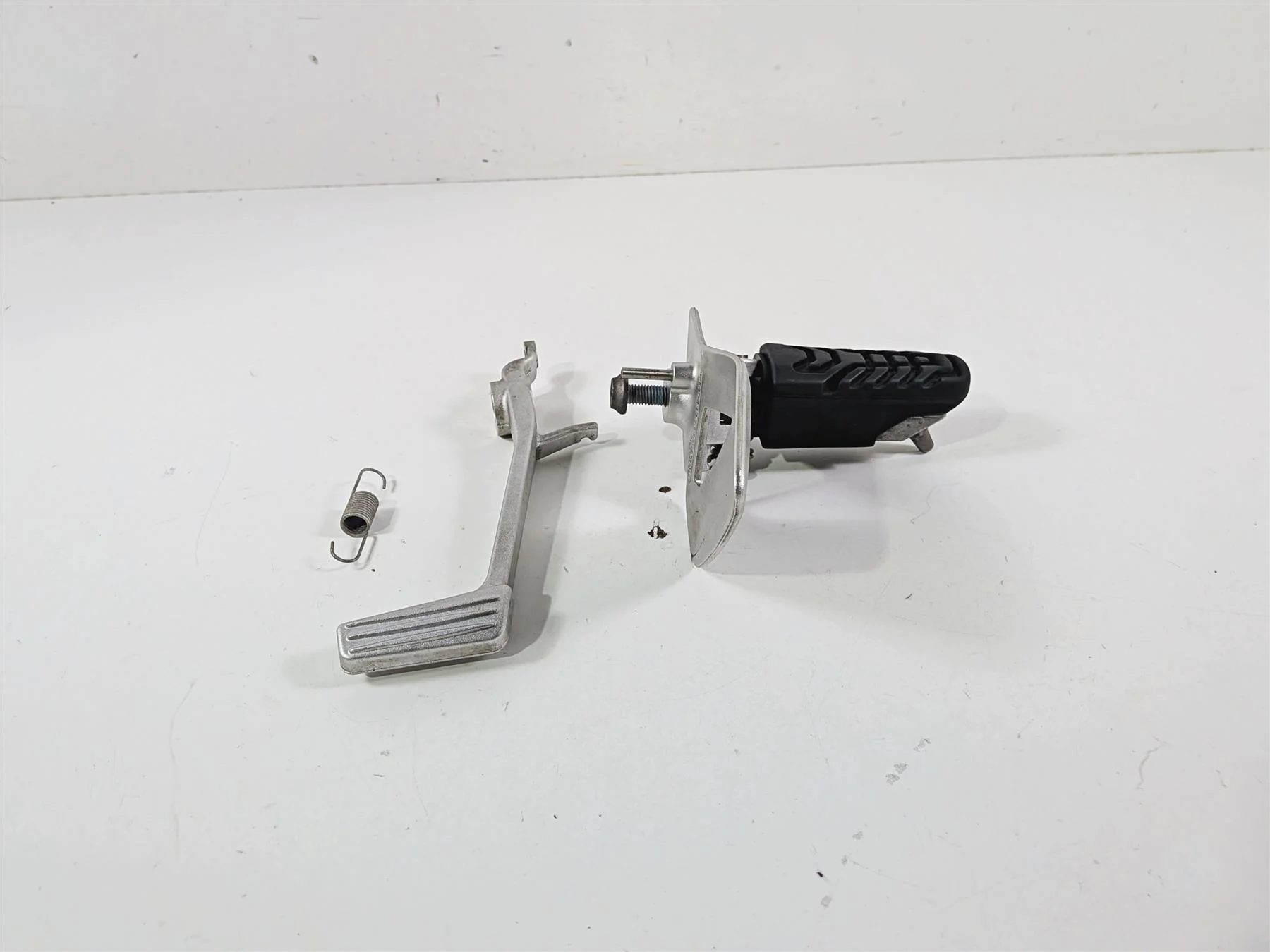 2016 BMW R1200RT RT RTW K52 Right Foot Peg & Brake Pedal 46718535642 46718560382 - Image 5