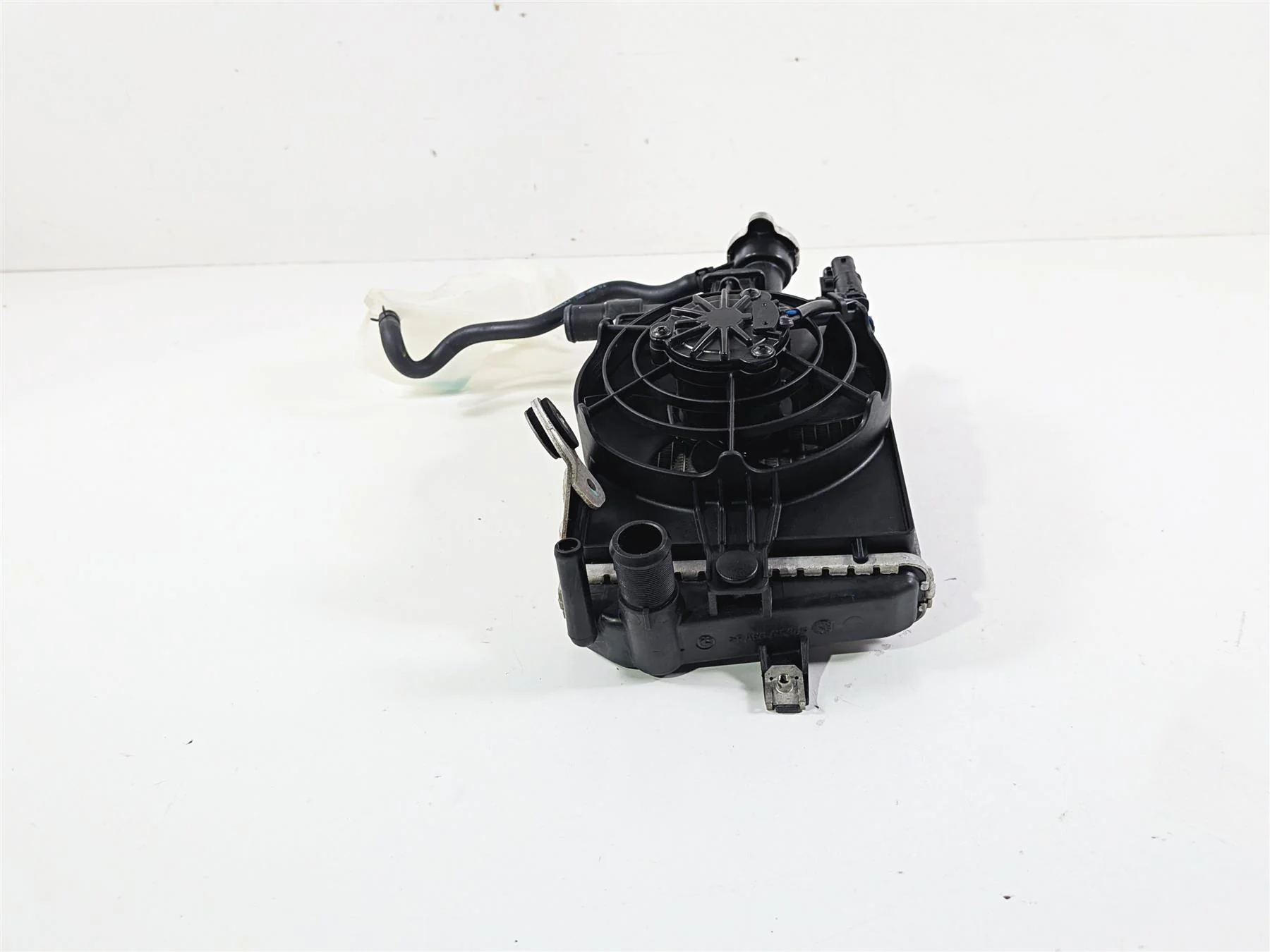 2016 BMW R1200RT RT RTW K52 Right Radiator Fan Hoses Reservoir 17118546416 - Image 5