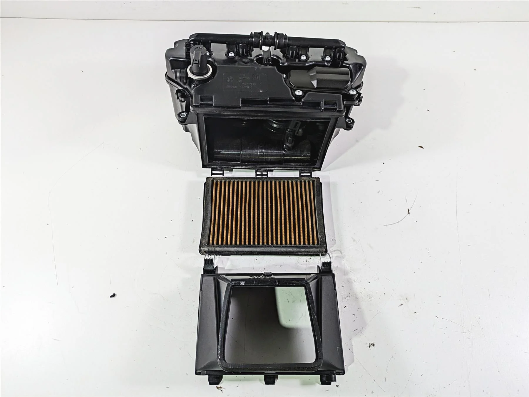 2016 BMW S1000RR K46 Air Box Cleaner Breather & Injectors 13718561315 - Image 2