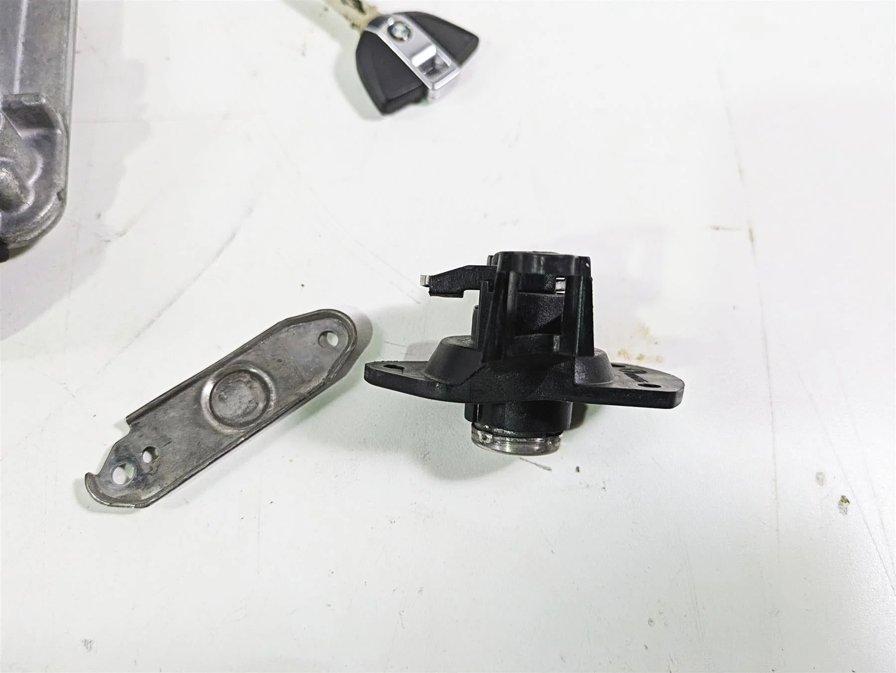 2016 BMW S1000RR K46 Cdi Ignition Switch Set Immobilizer 13618552934 51258540948 - Image 8