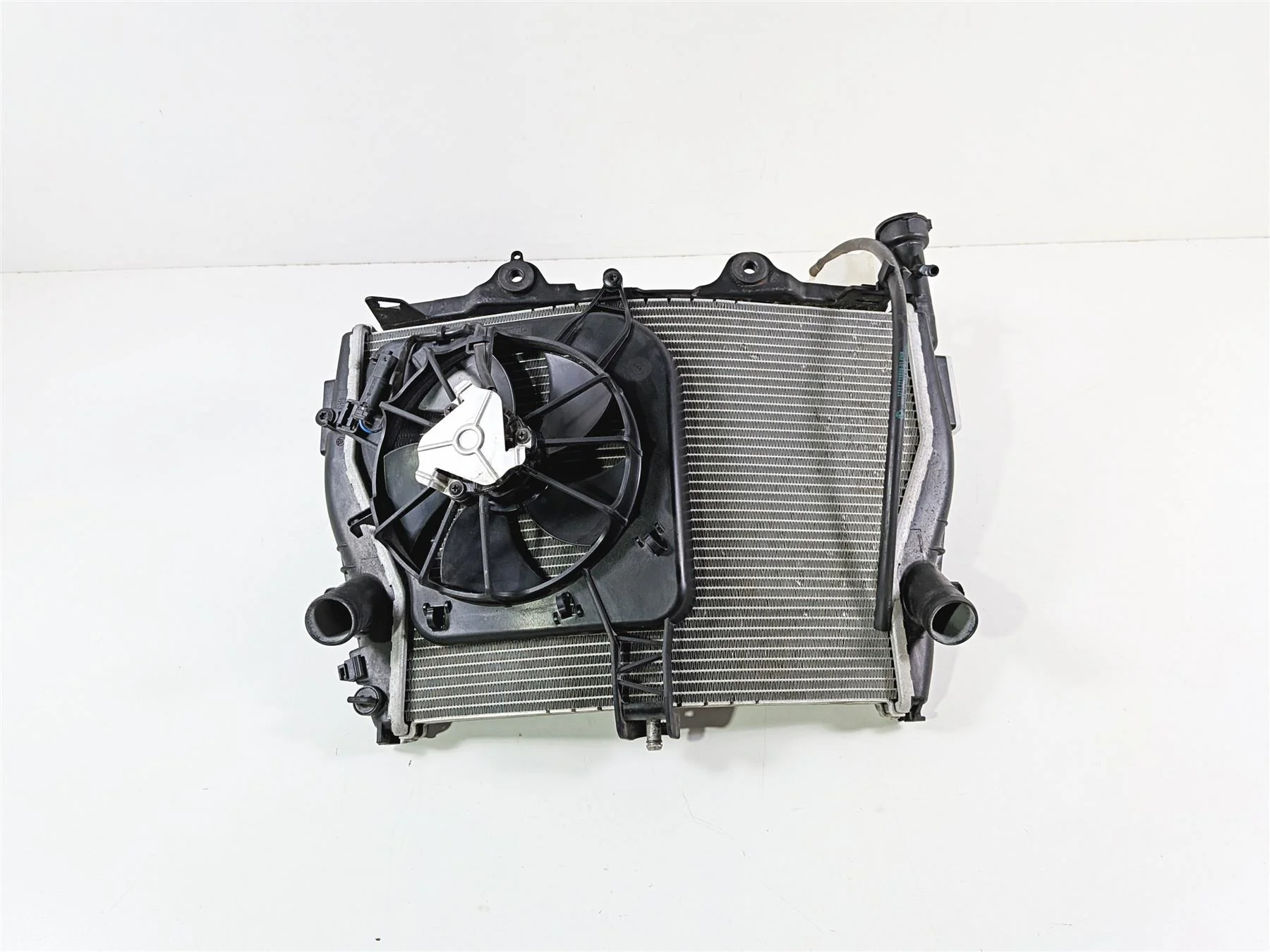 2016 BMW S1000RR K46 Radiator Fans Reservoir And Hoses 17118546822 - Image 8