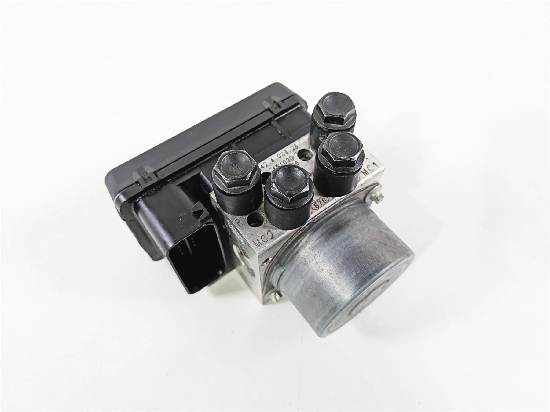 2016 Ducati Hypermotard 939 SP Abs Brake Pump Module 54240402A 54240332B - Image 12