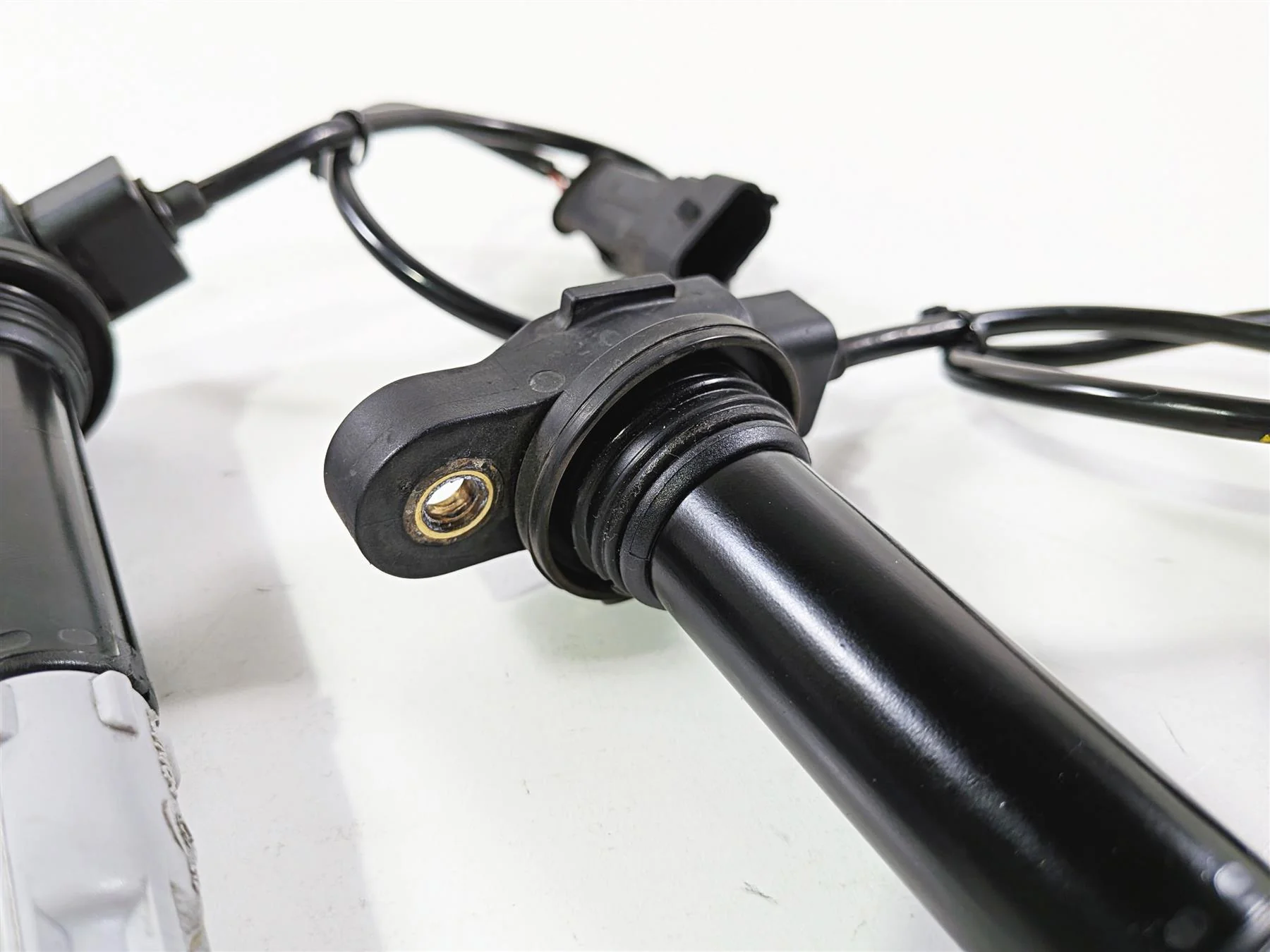 2016 Ducati Hypermotard 939 SP Beru Ignition Coil Set 38010145B - Image 10
