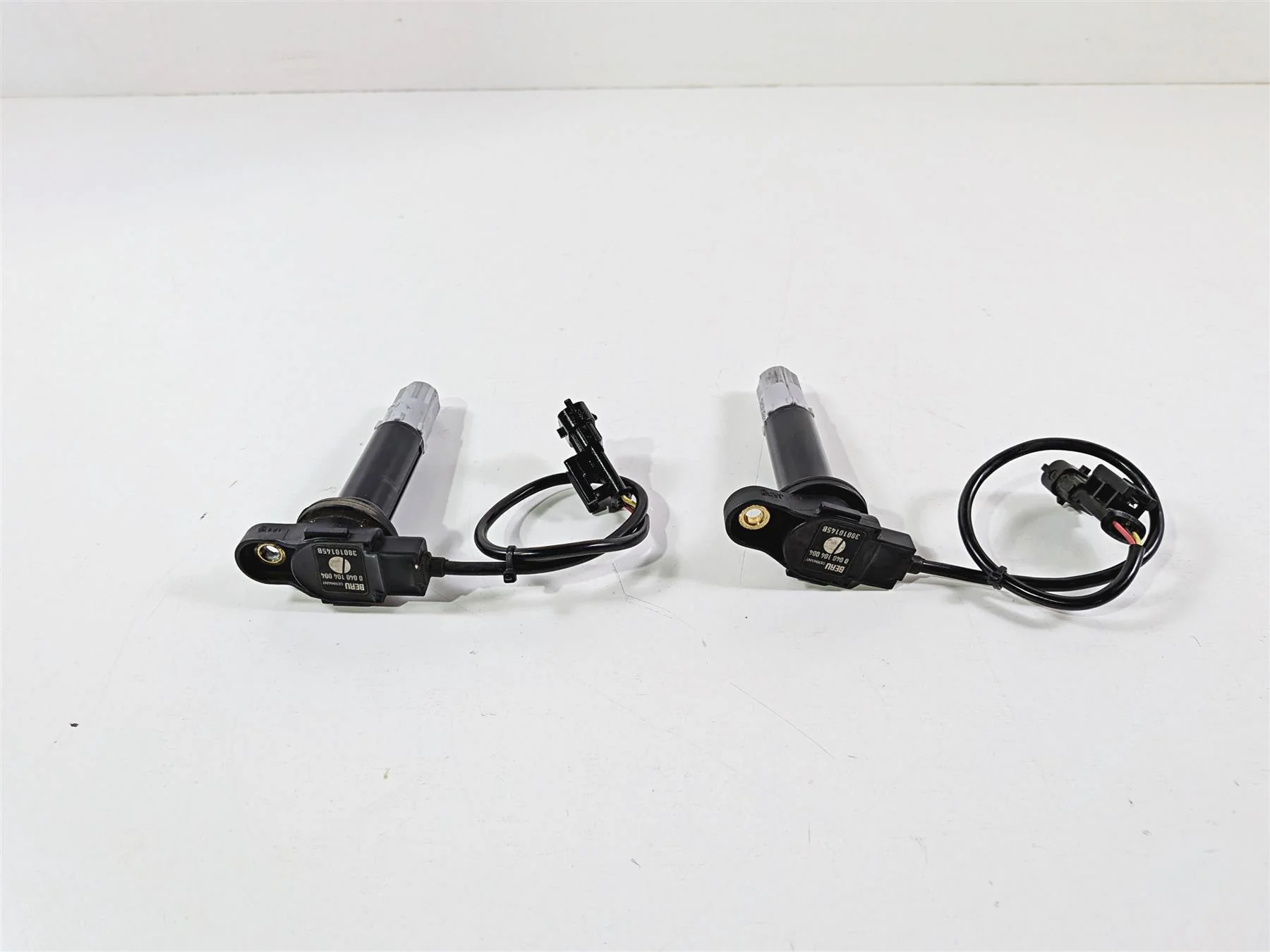2016 Ducati Hypermotard 939 SP Beru Ignition Coil Set 38010145B - Image 3