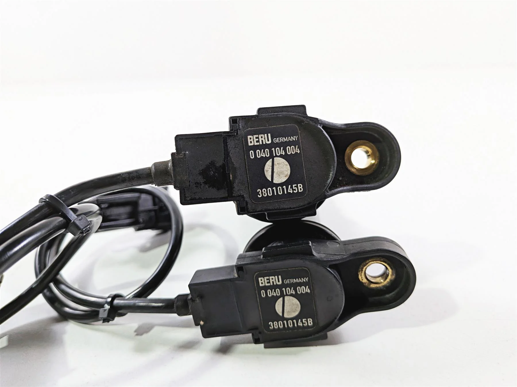 2016 Ducati Hypermotard 939 SP Beru Ignition Coil Set 38010145B - Image 7