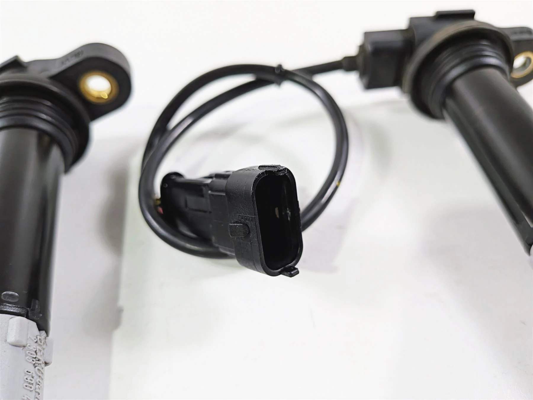 2016 Ducati Hypermotard 939 SP Beru Ignition Coil Set 38010145B - Image 9