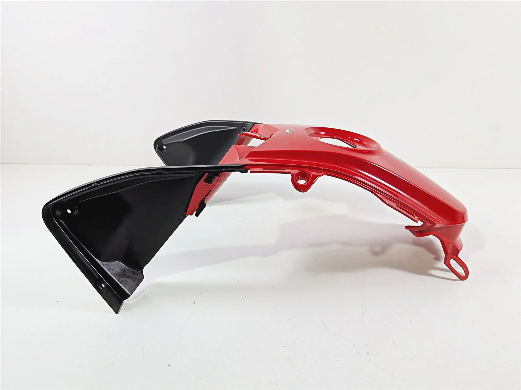 2016 Ducati Hypermotard 939 SP Center Tank Cover Fairing 48015671B - Image 4