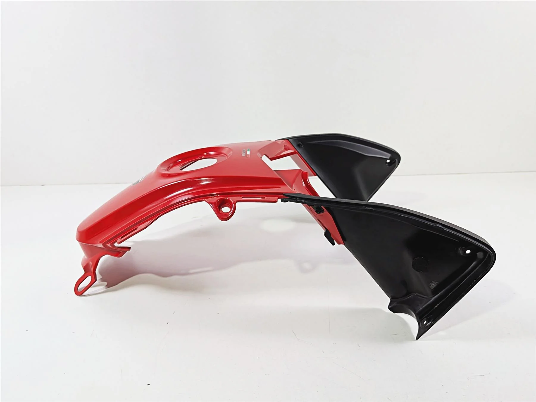 2016 Ducati Hypermotard 939 SP Center Tank Cover Fairing 48015671B - Image 6