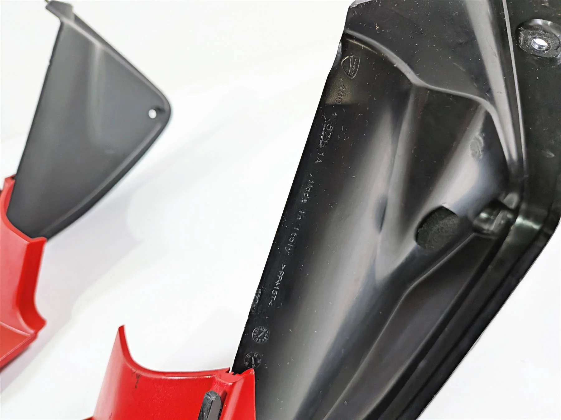 2016 Ducati Hypermotard 939 SP Center Tank Cover Fairing 48015671B - Image 9
