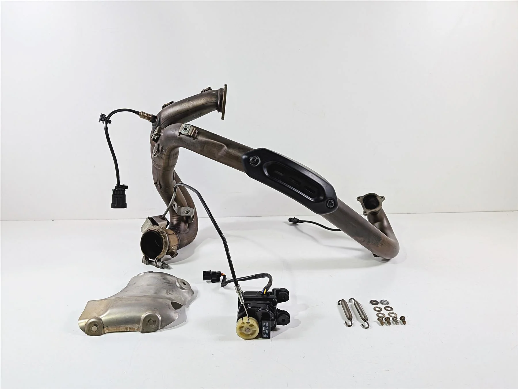 2016 Ducati Hypermotard 939 SP Exhaust Header & Actuator Motor - Read 570P3342B - Image 2