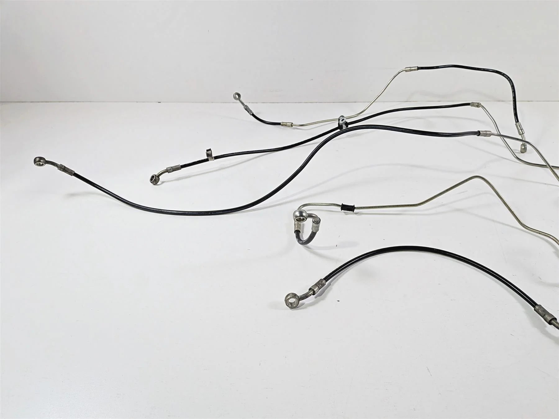 2016 Ducati Hypermotard 939 SP Front Rear Abs Brake Line Set 61810491A 61810481A - Image 2