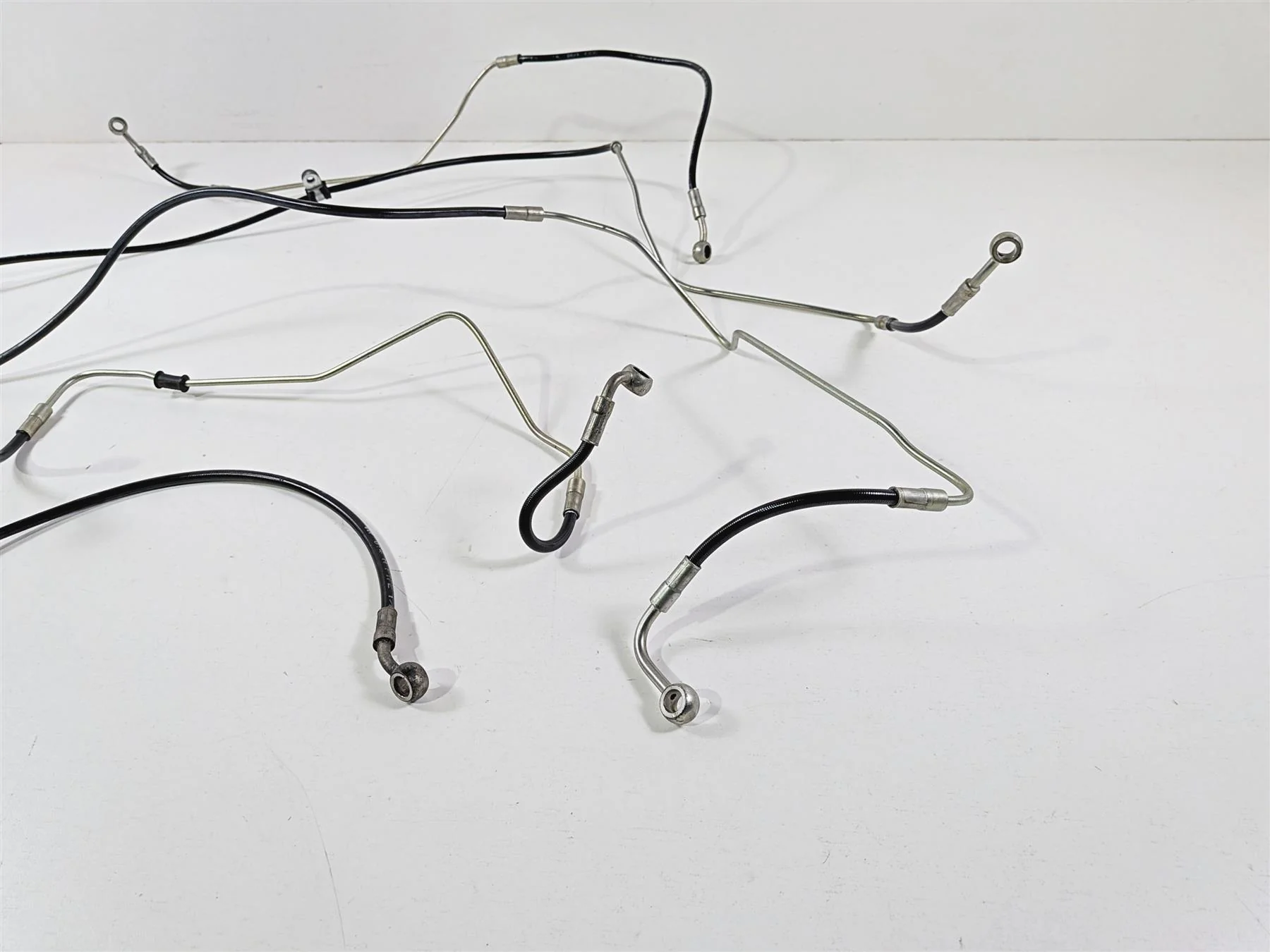 2016 Ducati Hypermotard 939 SP Front Rear Abs Brake Line Set 61810491A 61810481A - Image 3