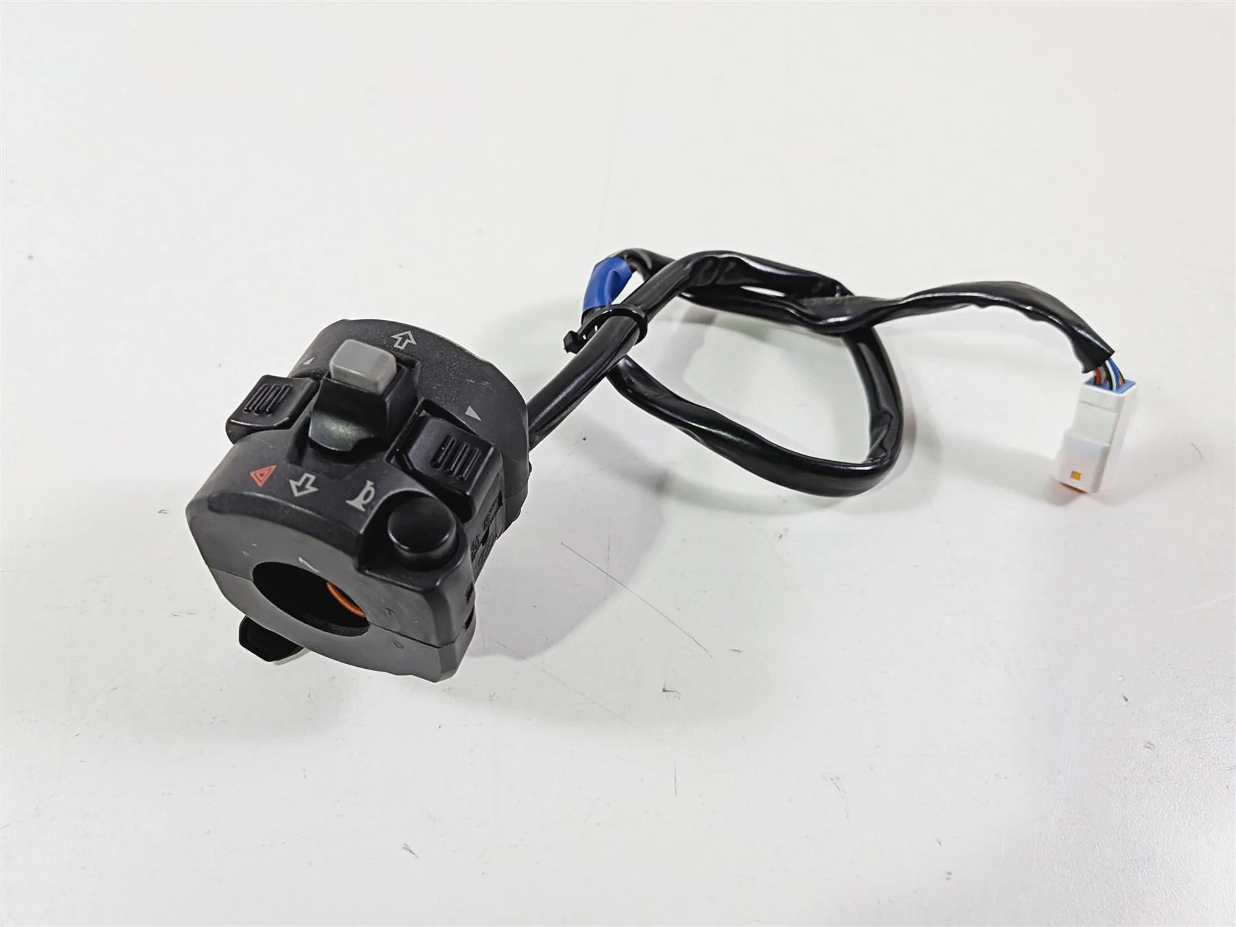 2016 Ducati Hypermotard 939 SP Left Hand Turn Signal Control Switch 65110142A - Image 12
