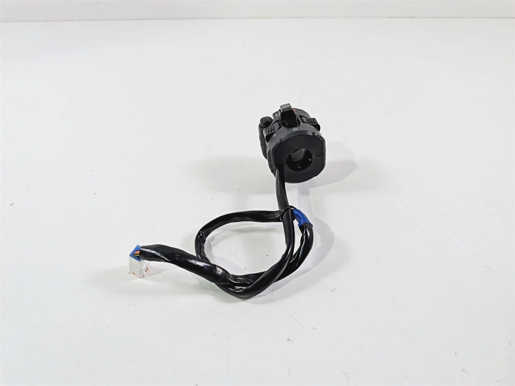 2016 Ducati Hypermotard 939 SP Left Hand Turn Signal Control Switch 65110142A - Image 4