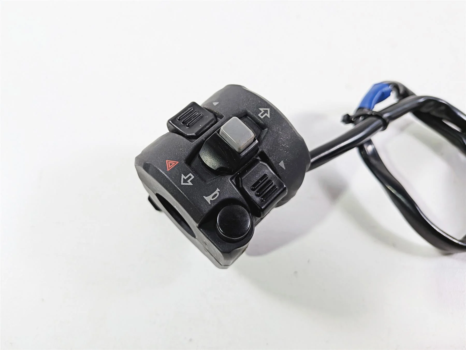 2016 Ducati Hypermotard 939 SP Left Hand Turn Signal Control Switch 65110142A - Image 7