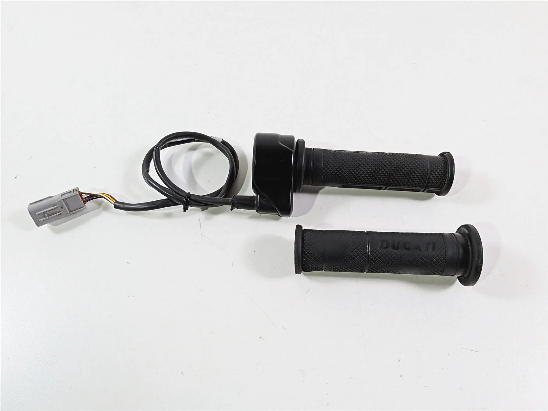 2016 Ducati Hypermotard 939 SP Ride By Wire Throttle Grip Set 66020033E - Image 12